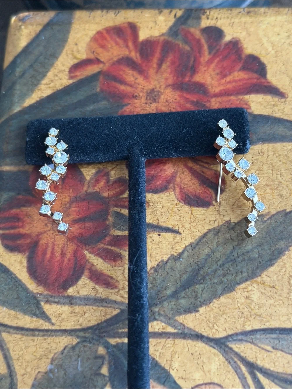 Elegant Gold and Clear Crystal pierced earrings Earrings